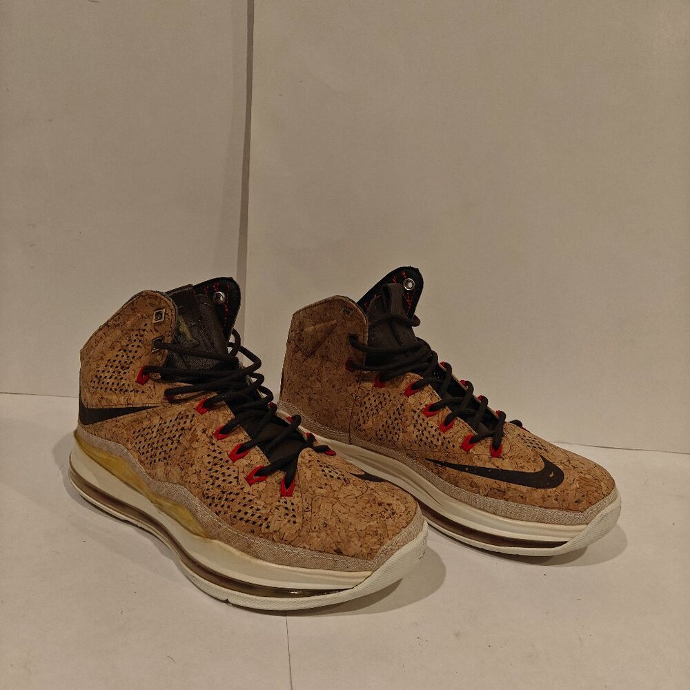 Nike LeBron 10 X EXT Cork 580890-200 Men's Size 8 US  Excellent Condition